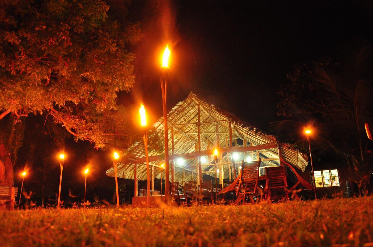 Thuduwa Camp Hotel Embilipitiya Exterior photo