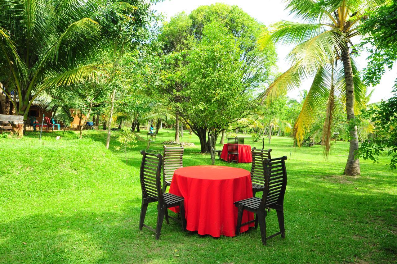 Thuduwa Camp Hotel Embilipitiya Exterior photo